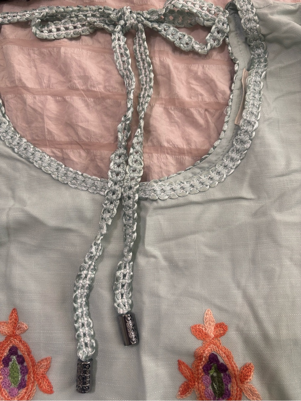 Easel Los Angeles Embroidered Boho Top – NWT - Picture 7 of 9